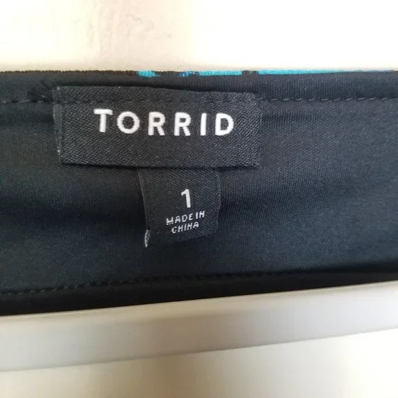 Torrid Womens 1X Black Blue Floral Open Back Short - Picture 6 of 8